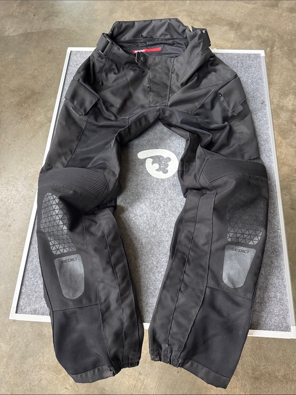 Sedici Men's Large Waterproof Pants — Reinforced Riding Design